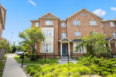 Att/Row/Townhouse in Toronto