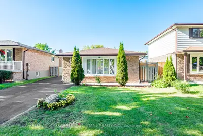 156 Madawaska (main) Avenue, Oshawa, On L1j 1e5