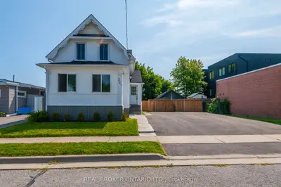 Duplex in Oshawa