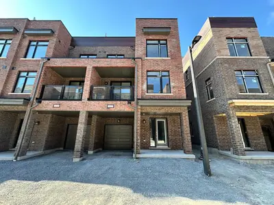 Att/Row/Townhouse in Pickering