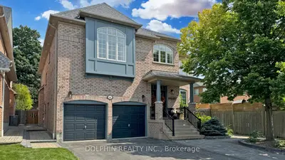 Detached in Whitby