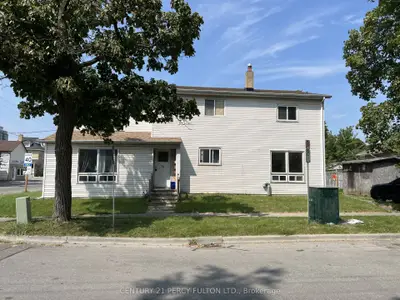 Triplex in Oshawa