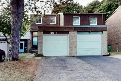 Att/Row/Townhouse in Toronto