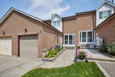 Att/Row/Townhouse in Toronto