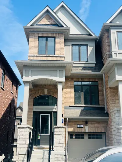 Att/Row/Townhouse in Whitby