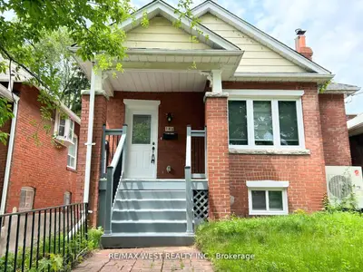 142 Eastwood Road, Toronto E02, On M4l 2c9