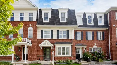 Att/Row/Townhouse in Pickering
