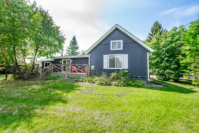 Detached in Scugog