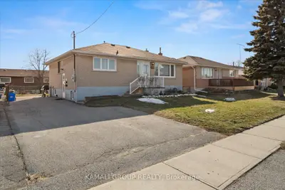 Detached in Oshawa