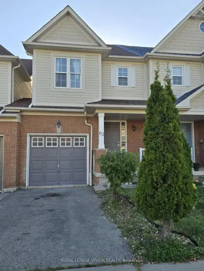 Att/Row/Townhouse in Whitby