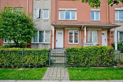Condo Townhouse in Toronto