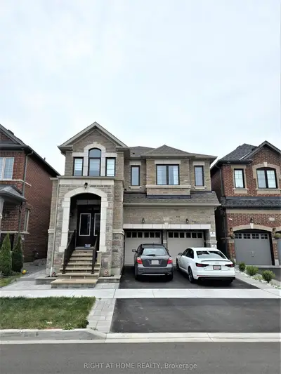 Detached in Whitby