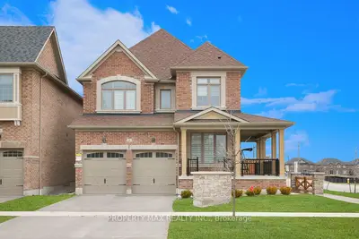 Detached in Whitby