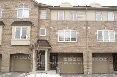 Att/Row/Townhouse in Ajax