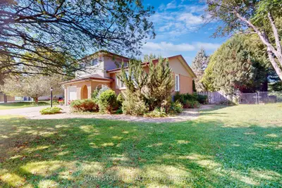 Detached in Scugog