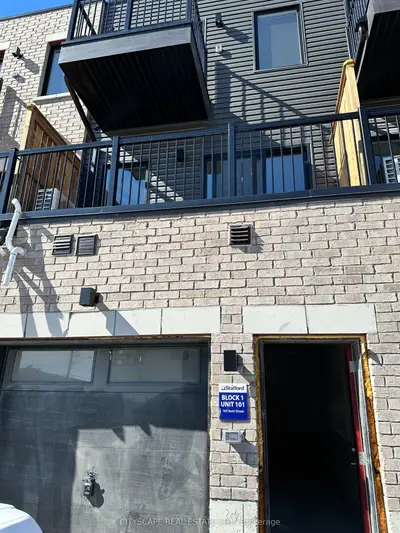 Att/Row/Townhouse in Ajax