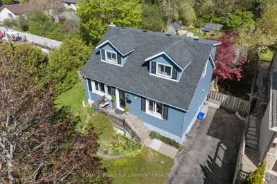 Detached in Whitby