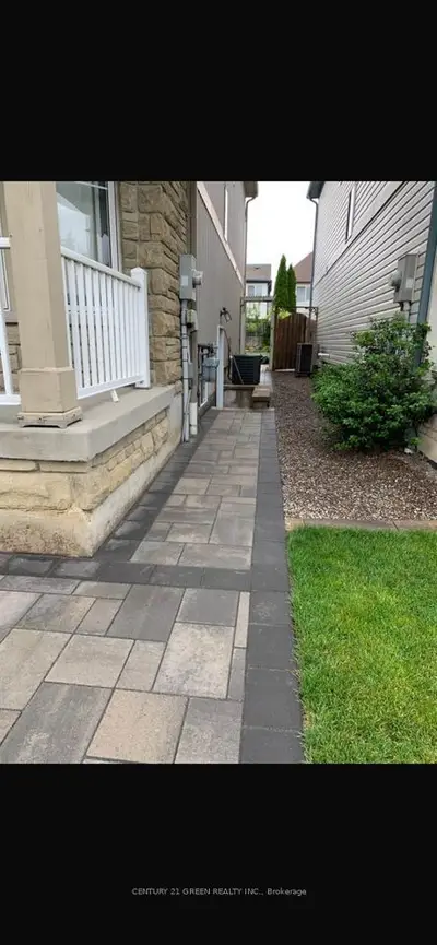 Detached in Whitby