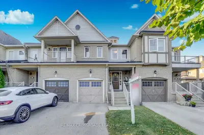 Att/Row/Townhouse in Ajax