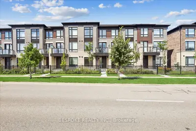 Att/Row/Townhouse in Whitby