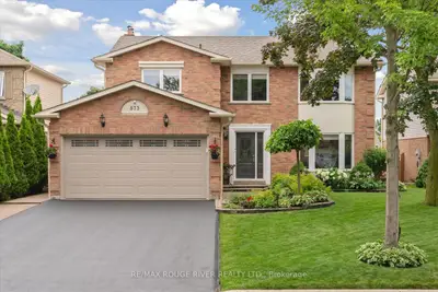 Detached in Whitby