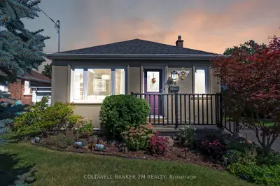 Detached in Whitby