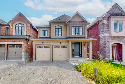 Detached in Whitby
