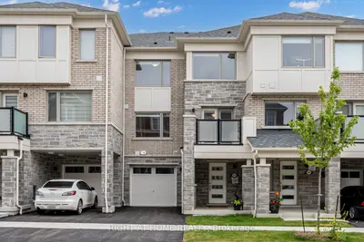 Att/Row/Townhouse in Pickering