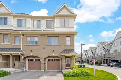 Condo Townhouse in Oshawa
