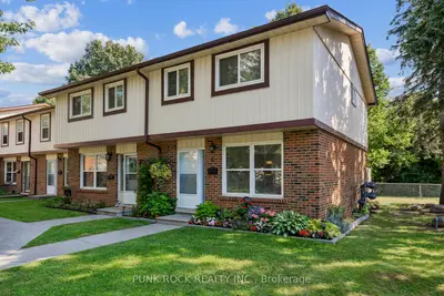 Condo Townhouse in Pickering