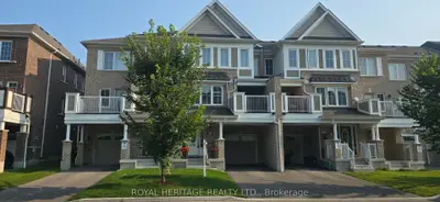 Att/Row/Townhouse in Whitby