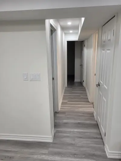 Att/Row/Townhouse in Oshawa