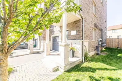 Att/Row/Townhouse in Clarington