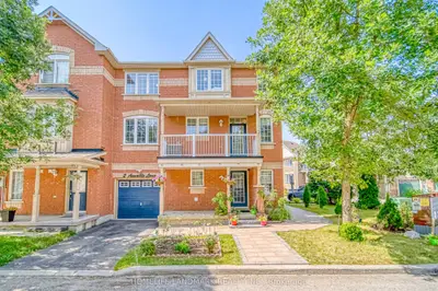 Condo Townhouse in Ajax