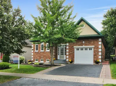 Detached in Scugog