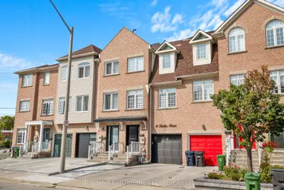 Att/Row/Townhouse in Toronto