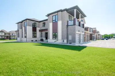 Detached in Whitby