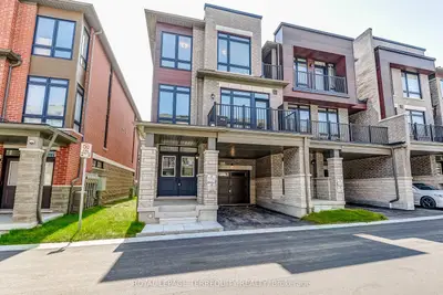 Condo Townhouse in Ajax