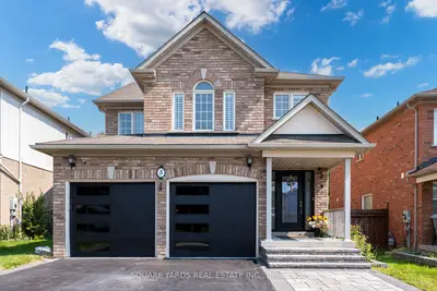 Detached in Whitby