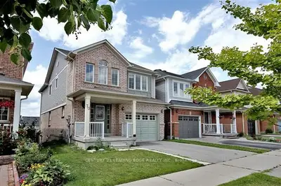 Detached in Whitby