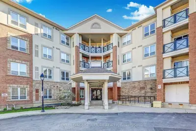 10 Mendelssohn Street 327, Toronto E04, On M1l 0g7