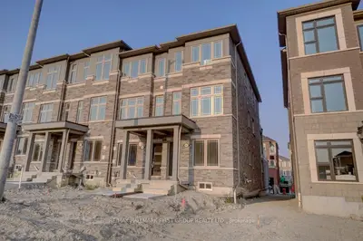 Att/Row/Townhouse in Pickering