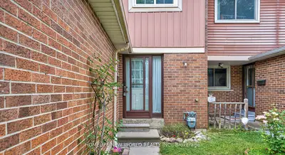 Att/Row/Townhouse in Toronto