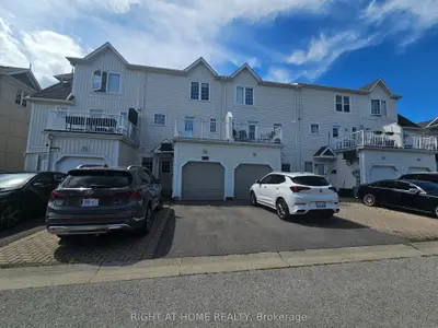 Att/Row/Townhouse in Pickering