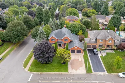 Detached in Whitby