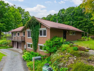 Detached in Scugog