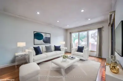 Att/Row/Townhouse in Toronto