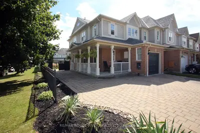 49 Fawcett Avenue, Whitby, On L1r 2z3