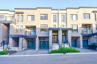 Att/Row/Townhouse in Pickering