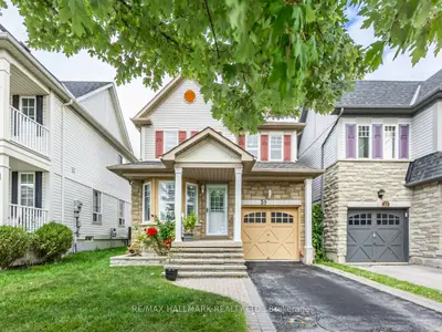 Detached in Whitby